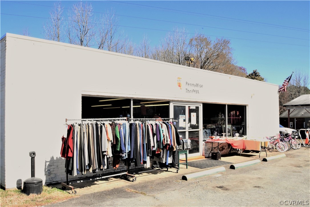 16180 Beaverdam School Road Beaverdam, VA 23015 - Photo 46 of 47 Storefront, currently leased to the Pennywise Thri