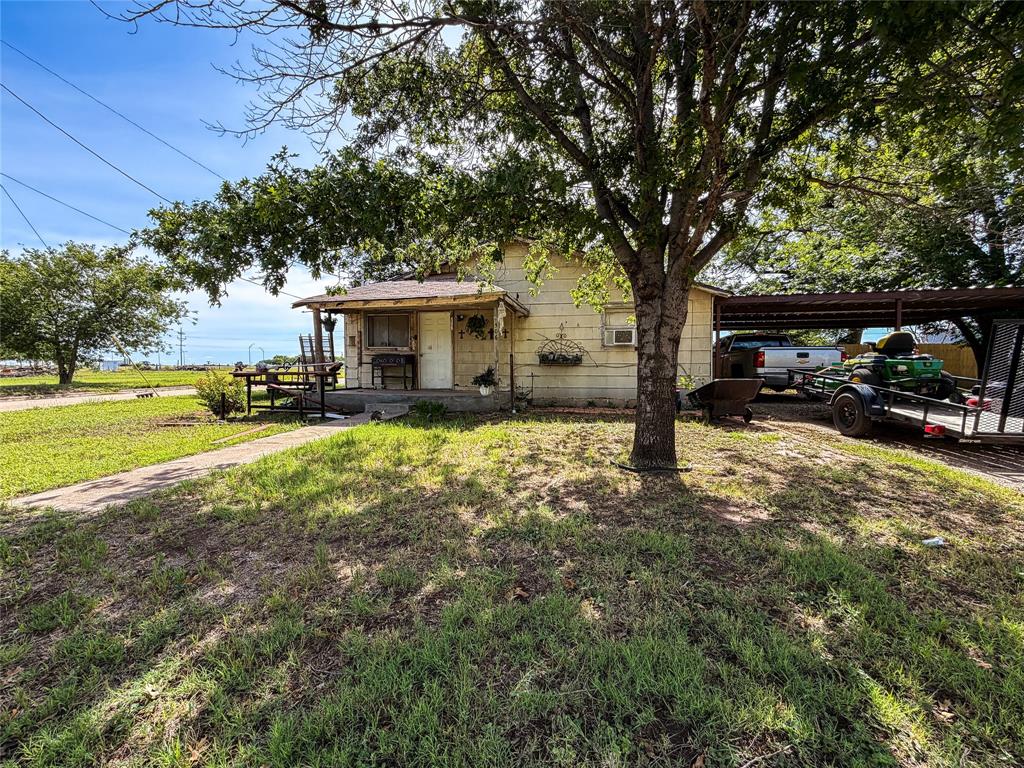 506 North Ave B Haskell, TX 79521 - Photo 1 of 13 a view of a yard with cars