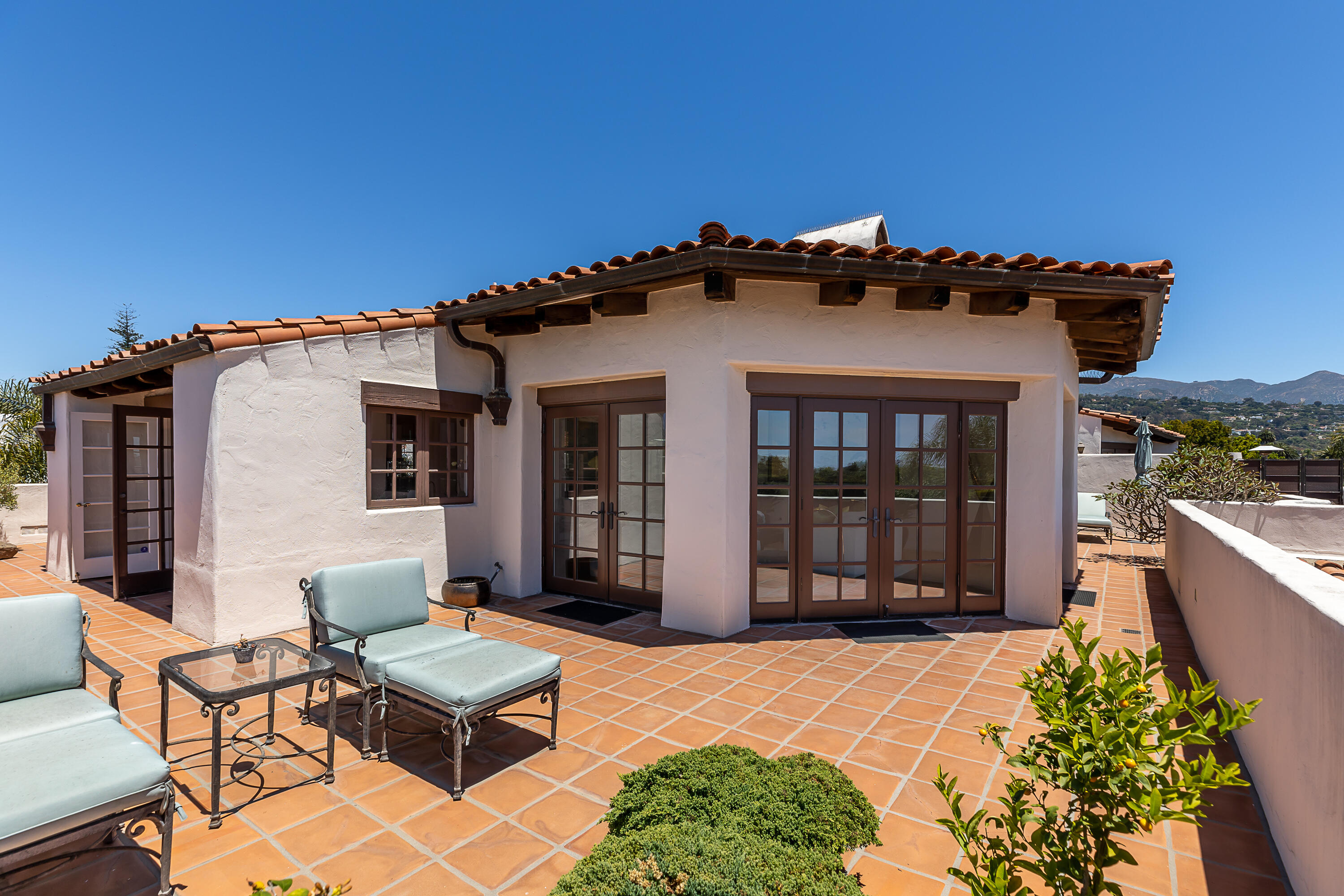 1525 State Street, Unit 306 Santa Barbara, CA 93101 - Photo 20 of 28 Patio off Living Room