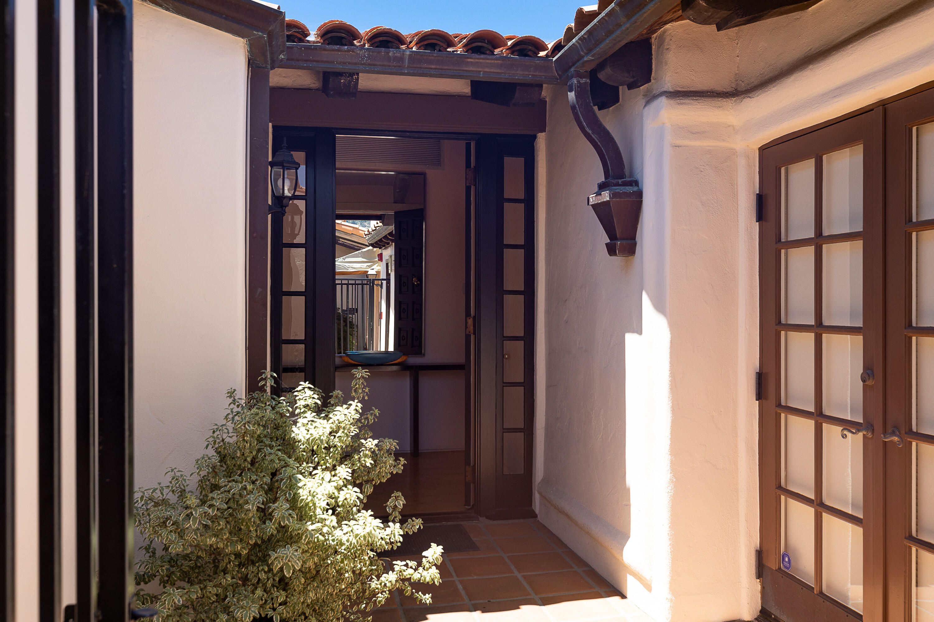 1525 State Street, Unit 306 Santa Barbara, CA 93101 - Photo 2 of 28 Private Entrance