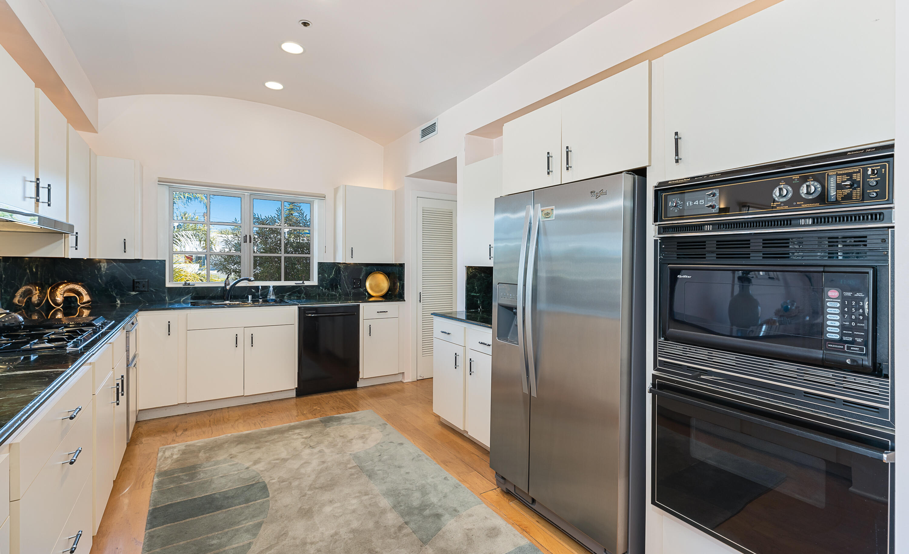 1525 State Street, Unit 306 Santa Barbara, CA 93101 - Photo 8 of 28 Gourmet Kitchen
