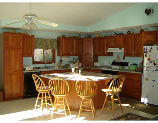 24 Rocky Road Northbridge, MA 01588 - Photo 6 of 10