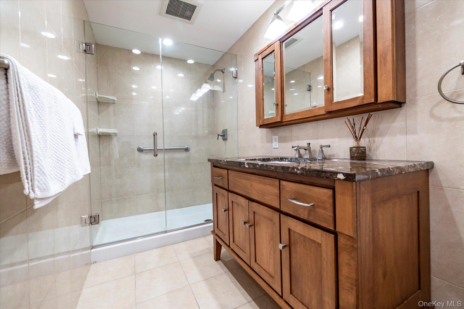 450 West Broadway, Unit 3F Long Beach, NY 11561 - Photo 13 of 23 Large full Bath with Shower