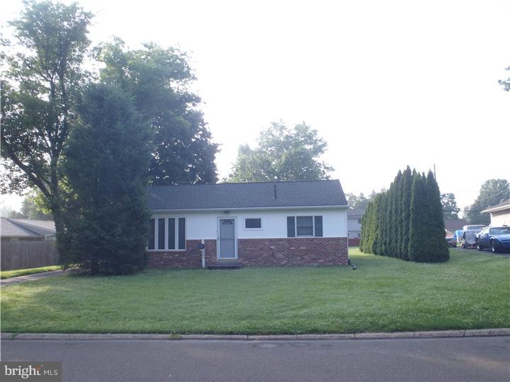 392 Clair Road Southampton, PA 18966 - Photo 3 of 16 Gallery Image 3