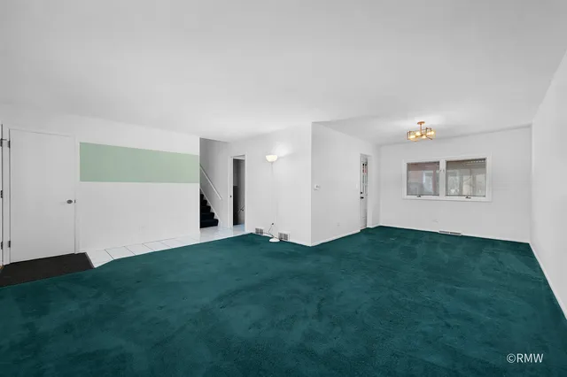 $375,000 | 1800 North Iris Drive, Palatine, IL 60074