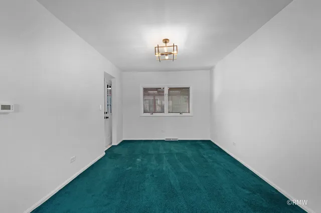 $375,000 | 1800 North Iris Drive, Palatine, IL 60074