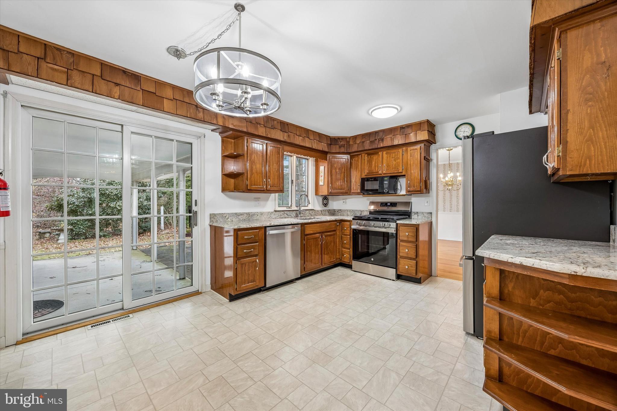 34 White Birch Road Blackwood, NJ 08012 - Photo 14 of 39 Custom Cabinets