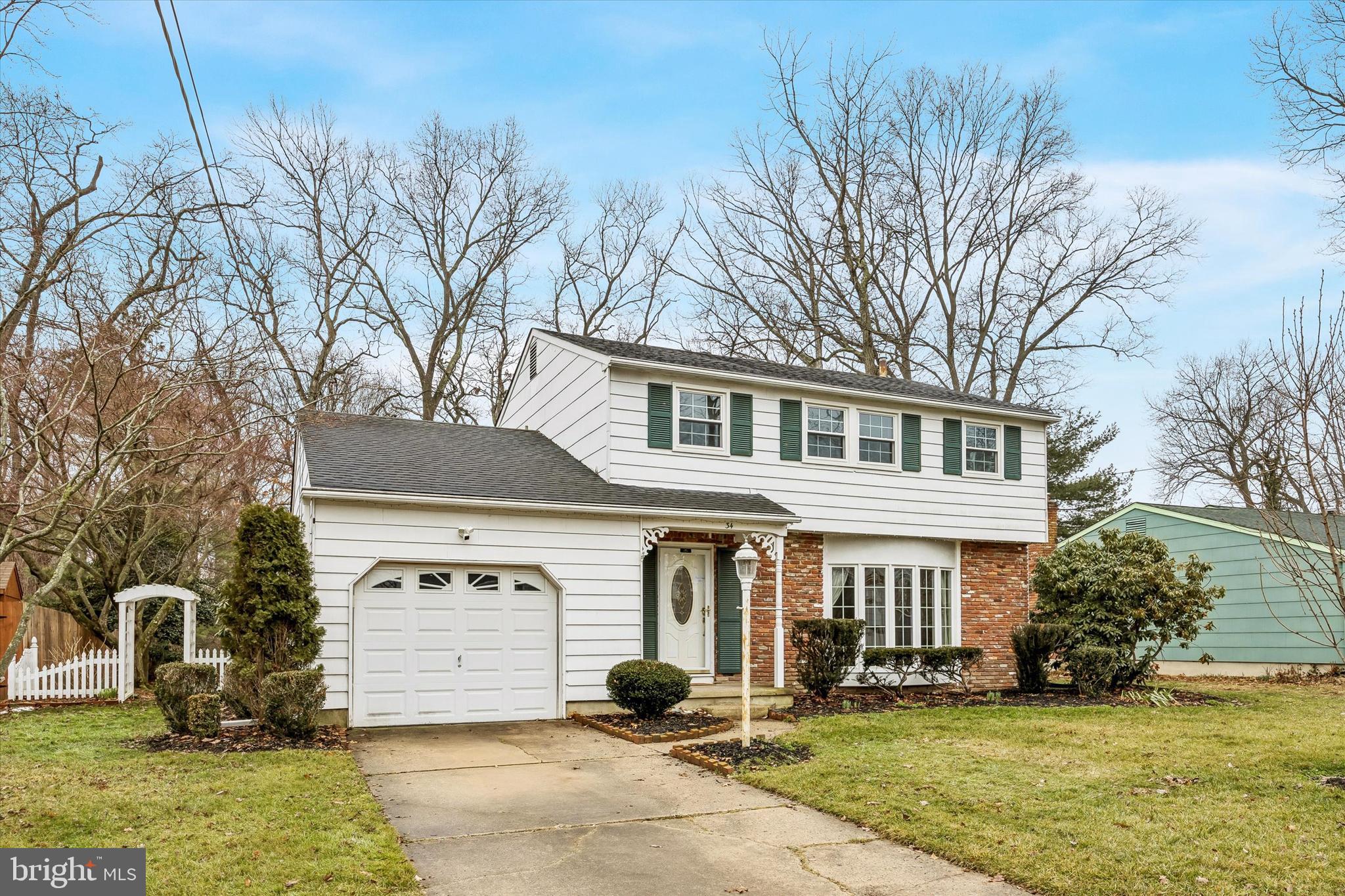 34 White Birch Road Blackwood, NJ 08012 - Photo 3 of 39 One car attached garage