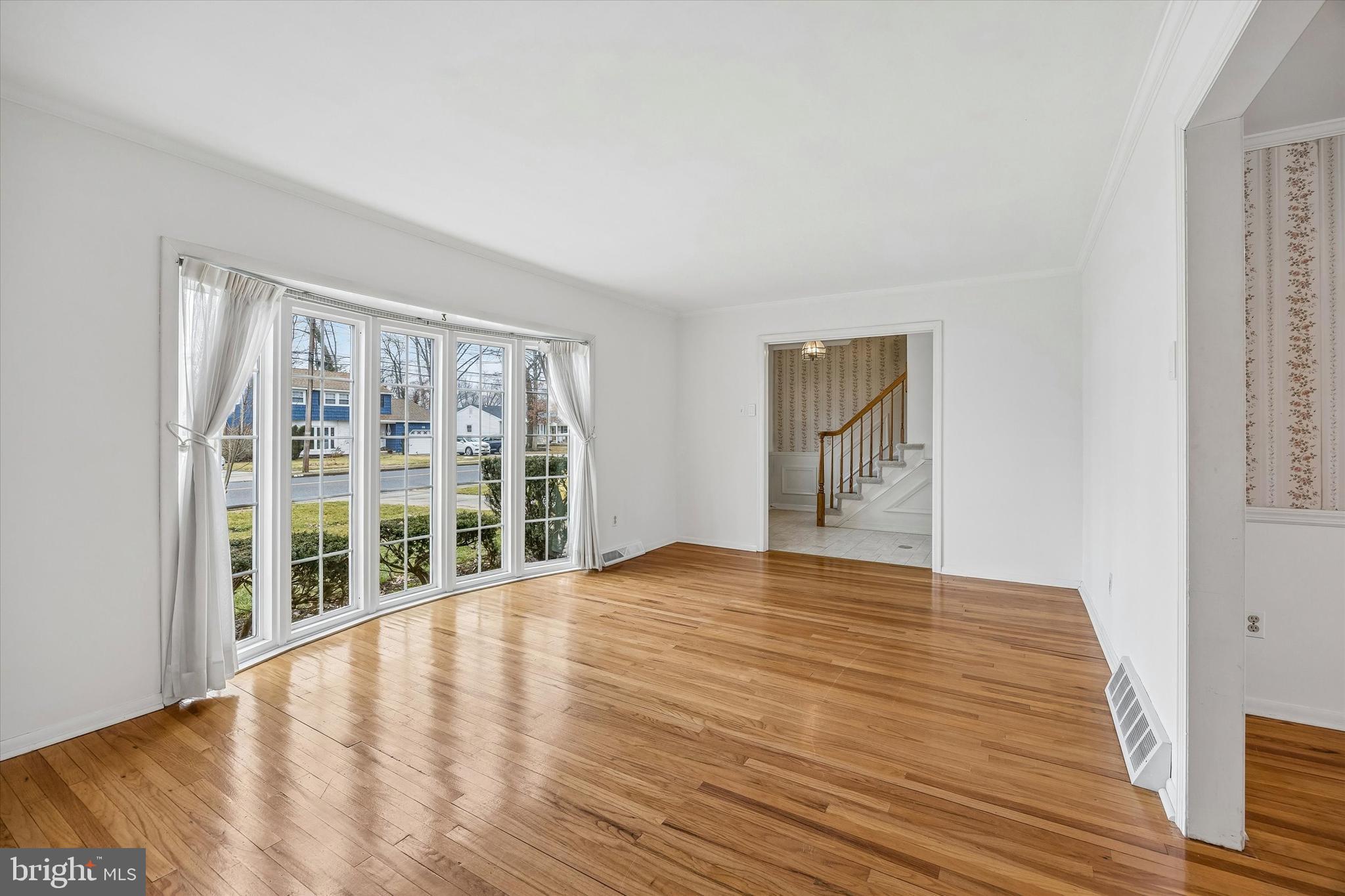 34 White Birch Road Blackwood, NJ 08012 - Photo 9 of 39 Gleaming Hardwood Floors throughout