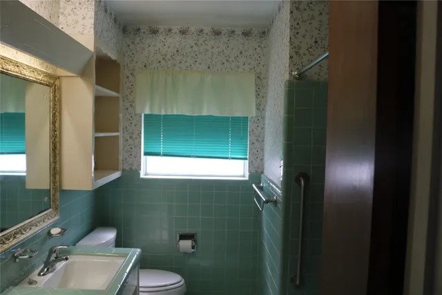 a house view with a outdoor space