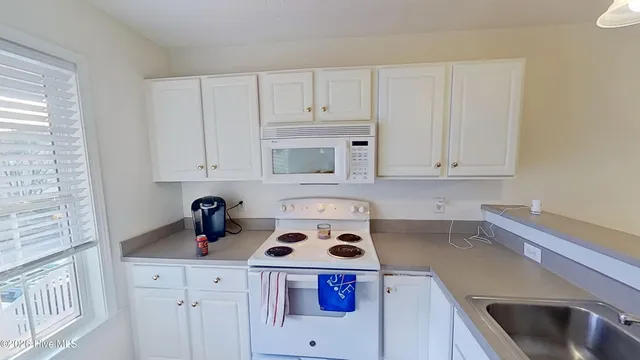 $1,350 | 4619 McClelland Drive, Unit 202, Wilmington, NC 28405