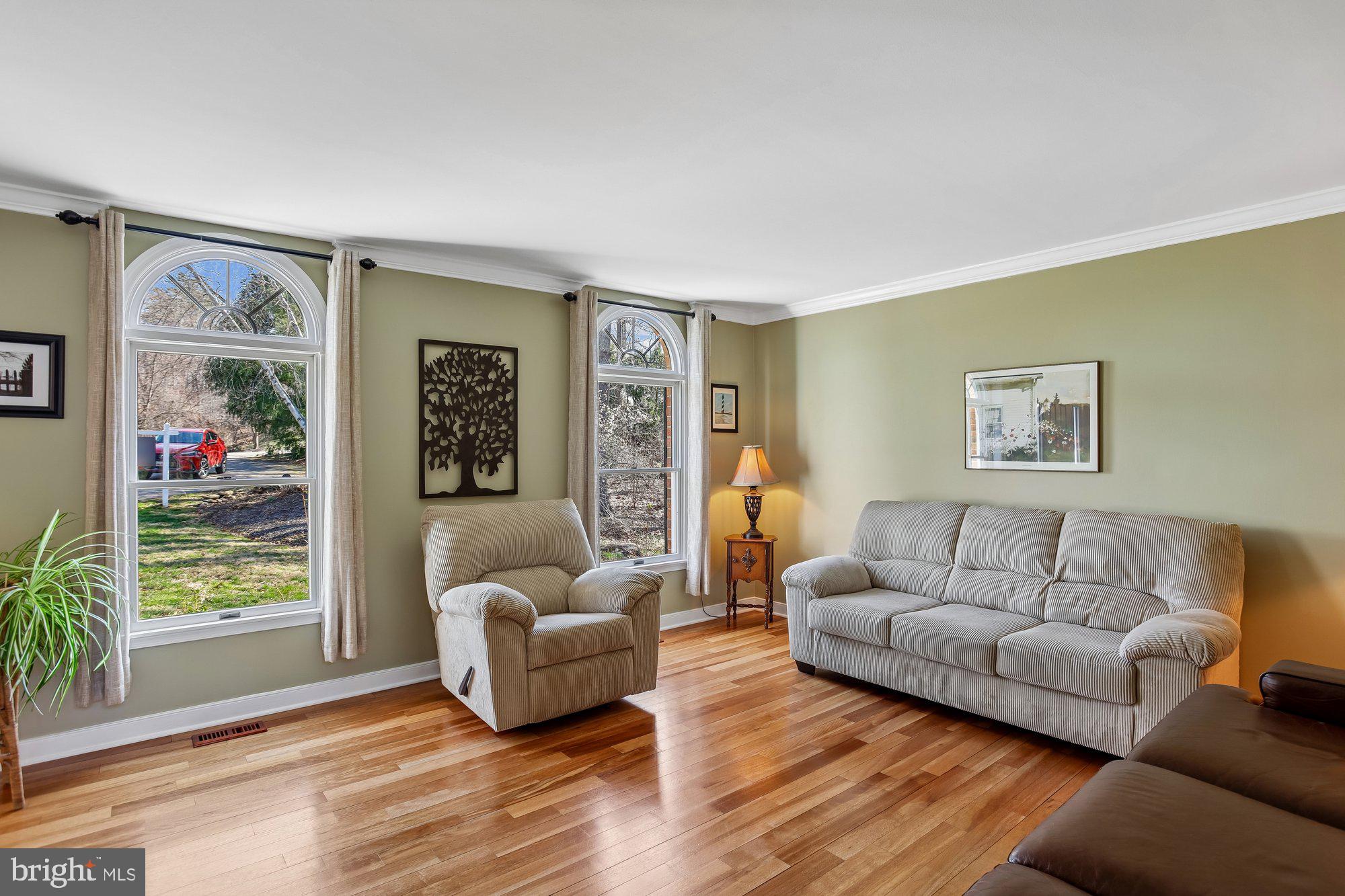 702 Falls Road Parkton, MD 21120 - Photo 15 of 67 Living Room