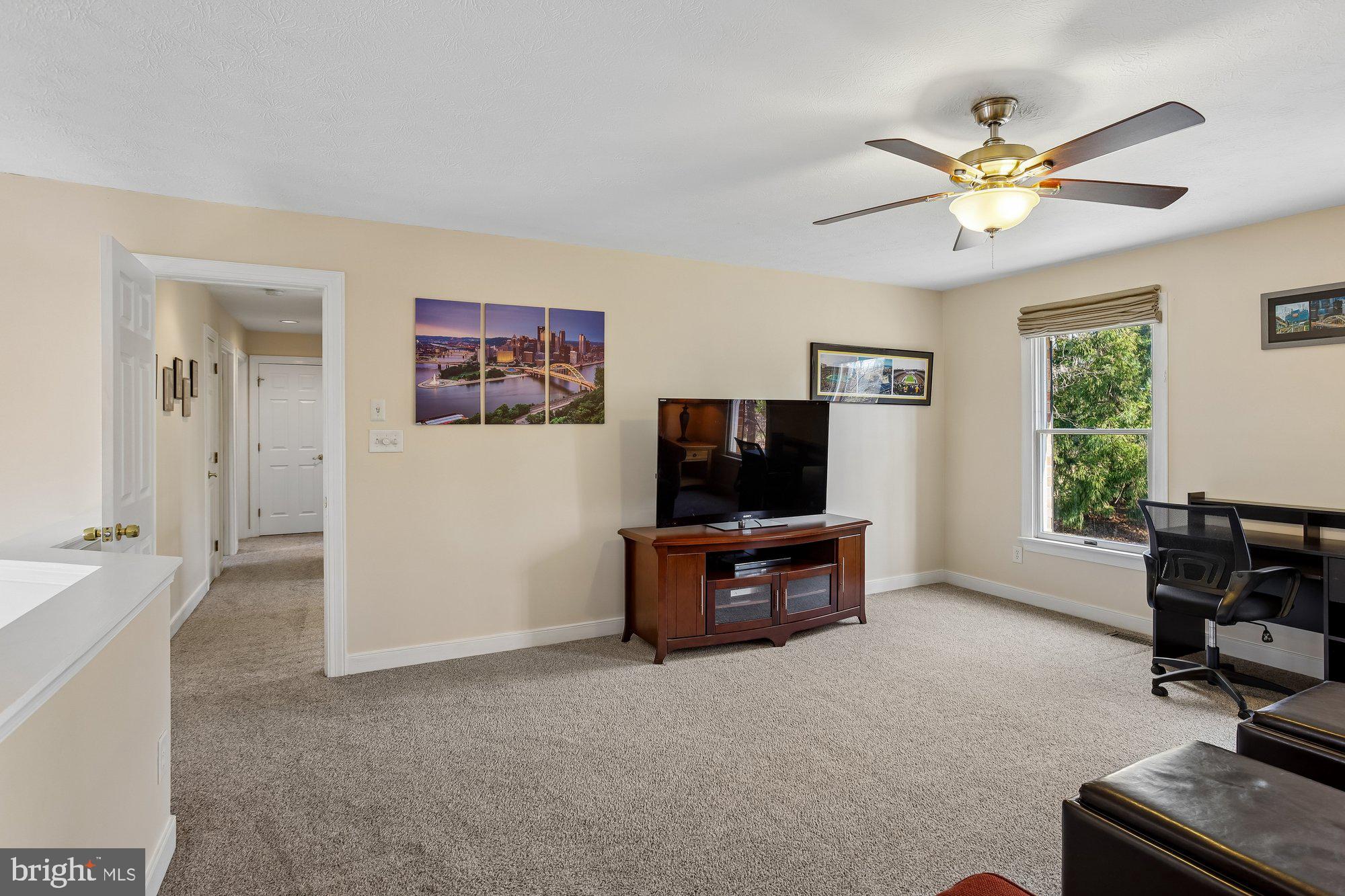 702 Falls Road Parkton, MD 21120 - Photo 34 of 67 Sitting Room