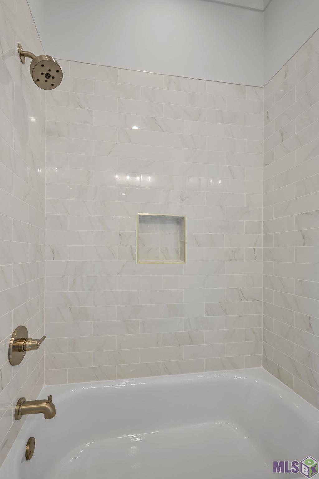 1752 Ville Marie Street Baton Rouge, LA 70808 - Photo 36 of 46 Tub surround with built-in niches