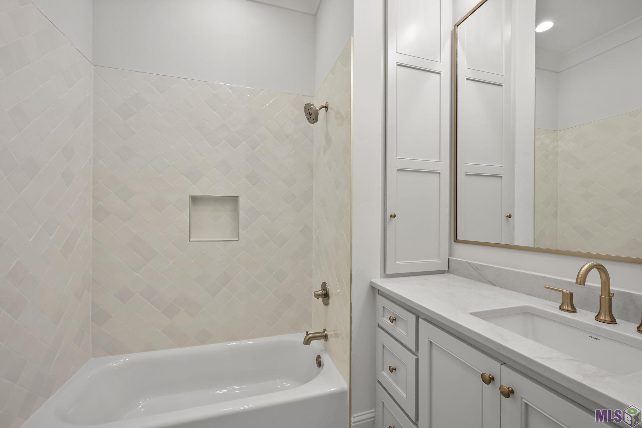 1752 Ville Marie Street Baton Rouge, LA 70808 - Photo 38 of 46 Upstairs bath