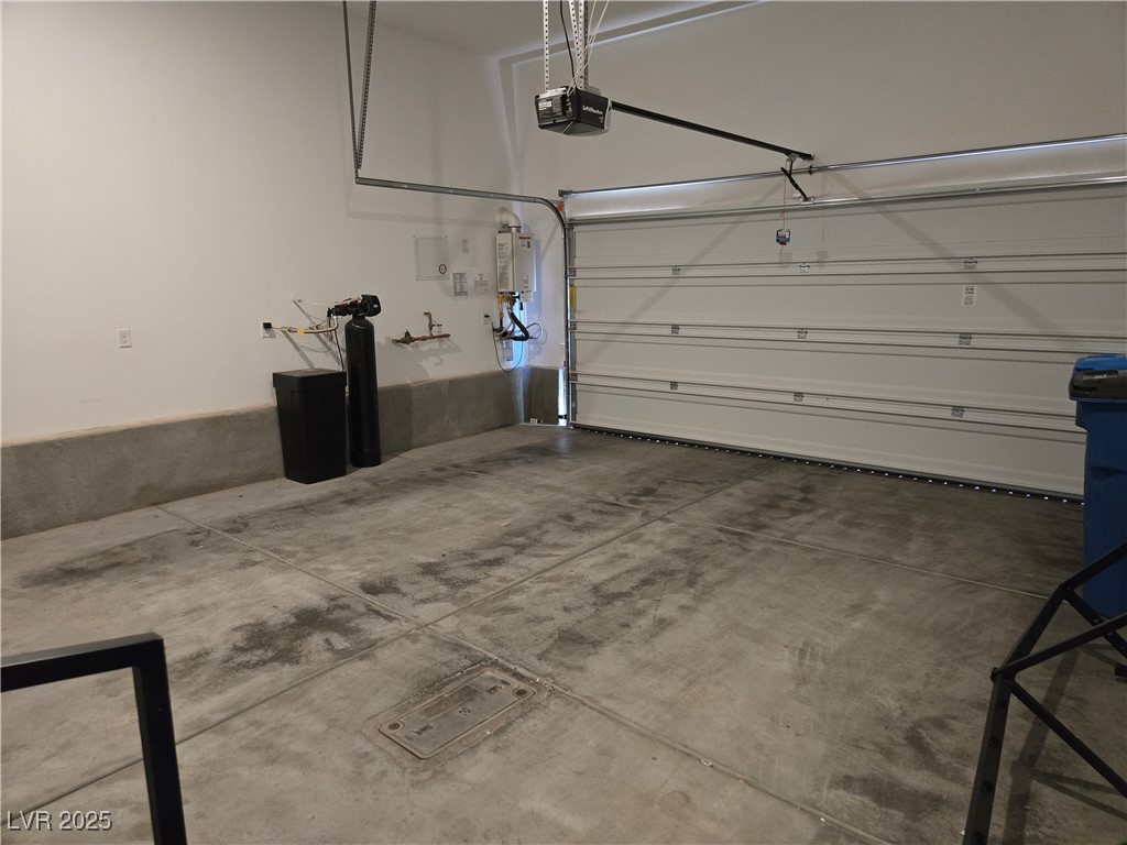 3192 Timorasso Avenue Henderson, NV 89044 - Photo 14 of 16 Garage with a garage door opener