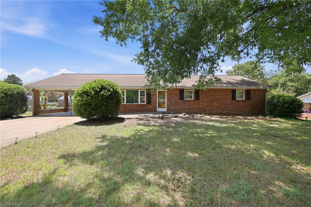 850 Minorcas Road Winston-Salem, NC 27106 - Photo 2 of 37