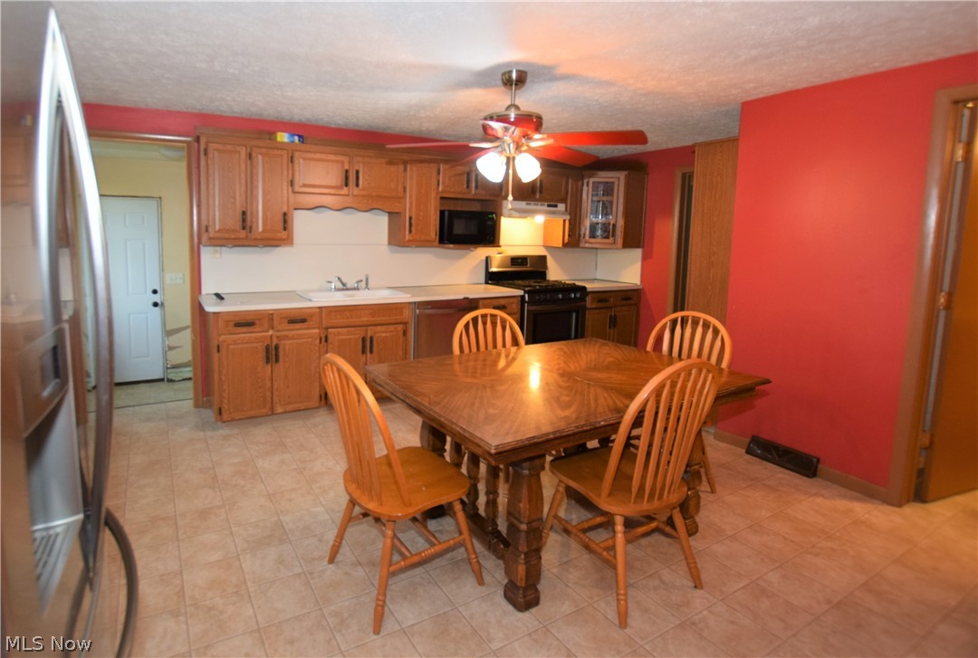 6715 Chestnut Street Sterling, OH 44276 - Photo 7 of 27