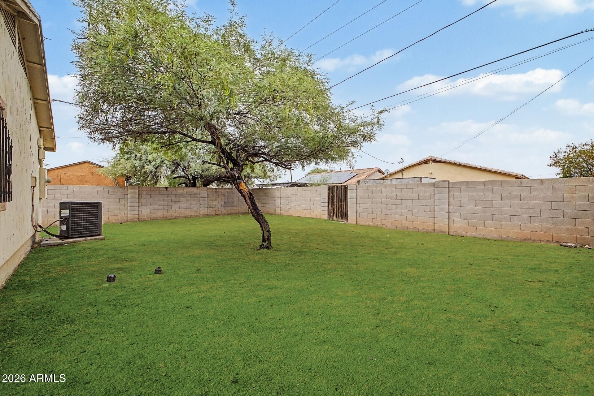 2434 East Roeser Road Phoenix, AZ 85040 - Photo 4 of 32 27 Roeser