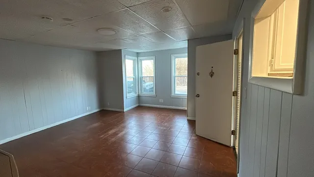 $1,725 | 15 Hargraves Street, Unit 1, Fall River, MA 02723