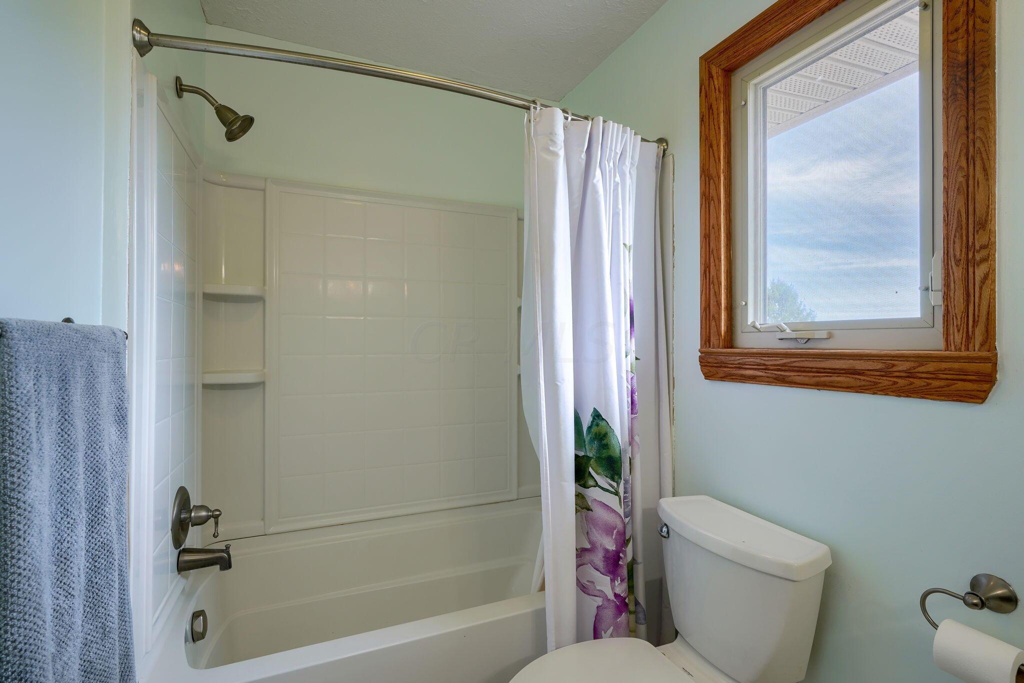 1360 Heister Road Northwest Lancaster, OH 43130 - Photo 38 of 63 2nd floor bathroom