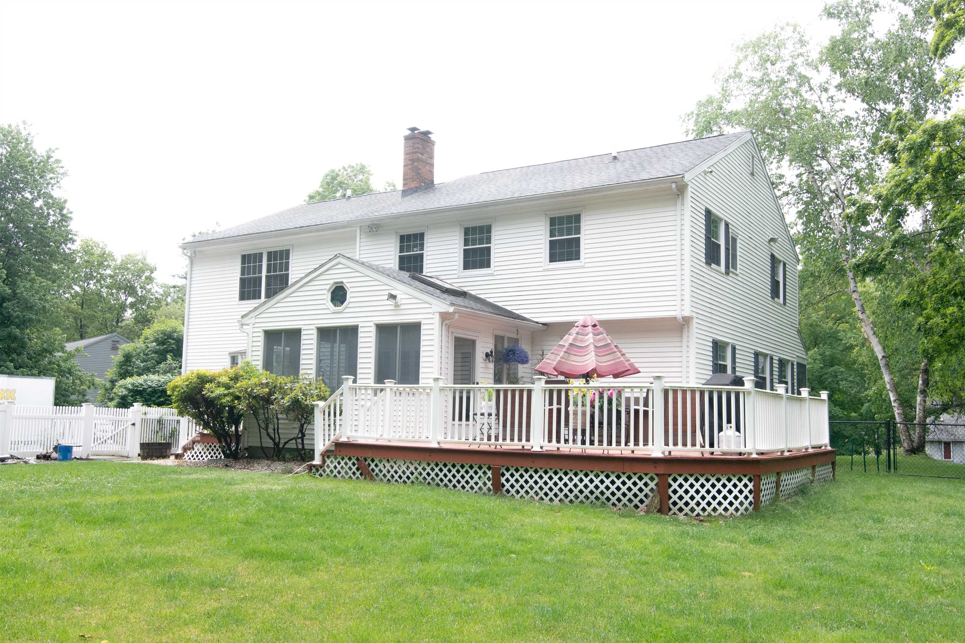 338 Lucas Road Manchester, NH 03109 - Photo 13 of 36