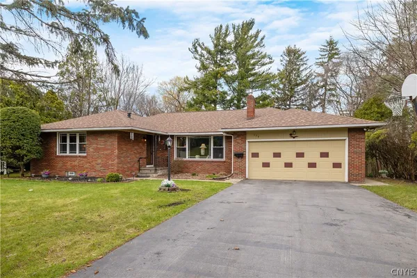 $359,900 | 228 Ridgecrest Road, De Witt, NY 13214