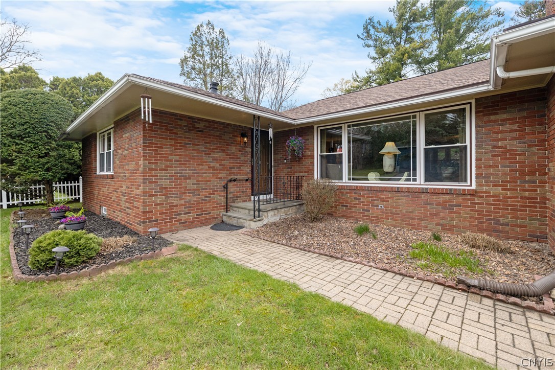 228 Ridgecrest Road De Witt, NY 13214 - Photo 5 of 50