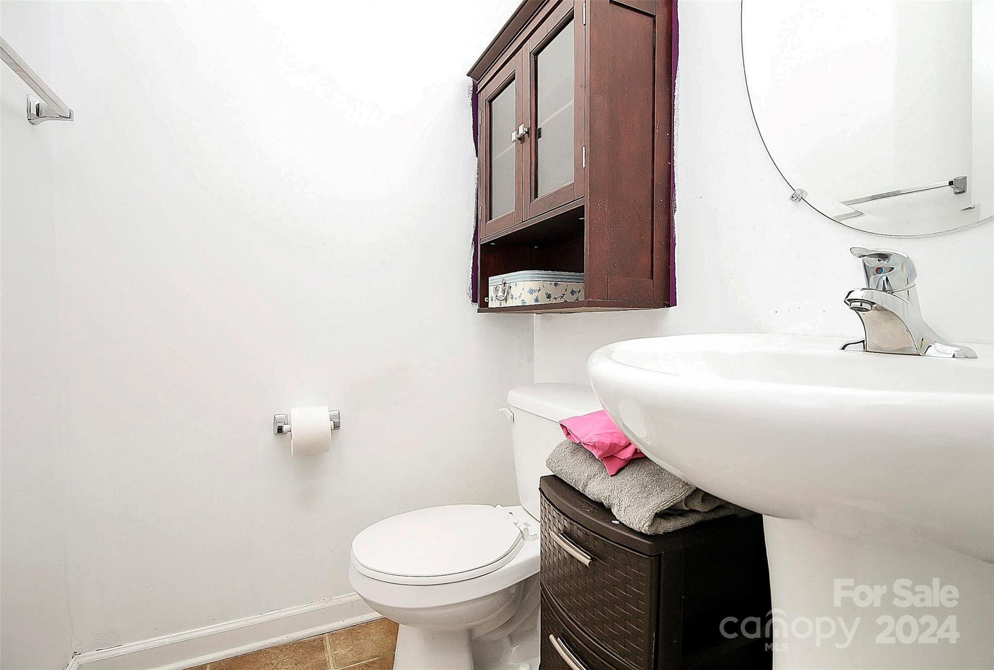 3416 Ashley View Drive Charlotte, NC 28213 - Photo 15 of 28 a bathroom with a sink toilet and a mirror