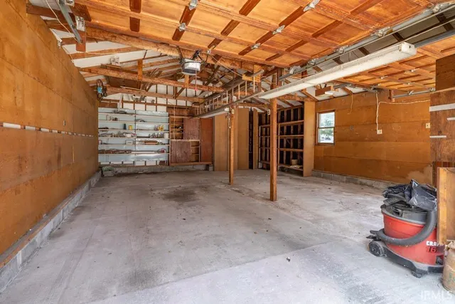 $180,000 | 6970 North 100 West, Hartford City, IN 47348