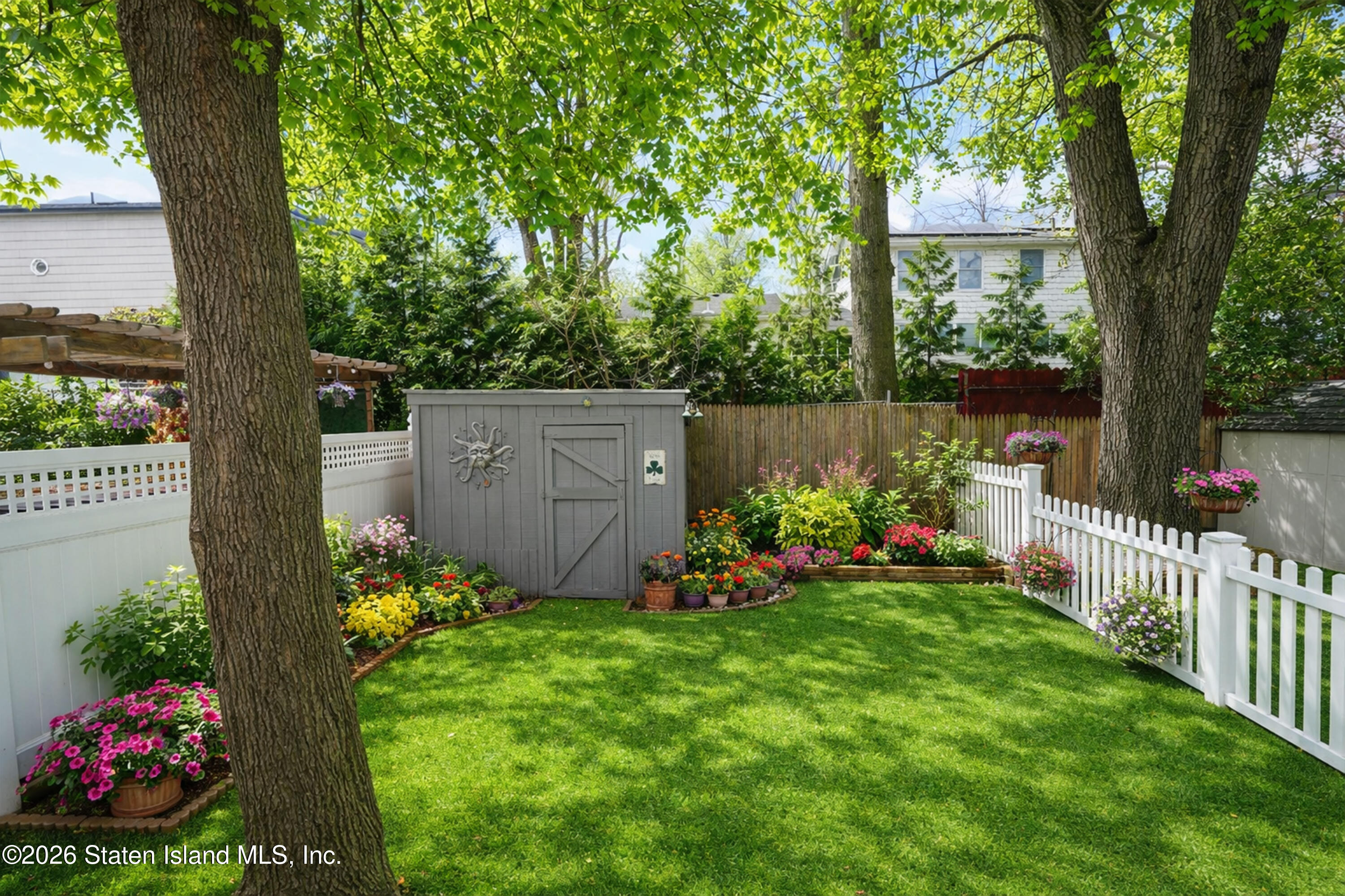 7750 Amboy Road Staten Island, NY 10307 - Photo 14 of 29 a view of a garden of a house