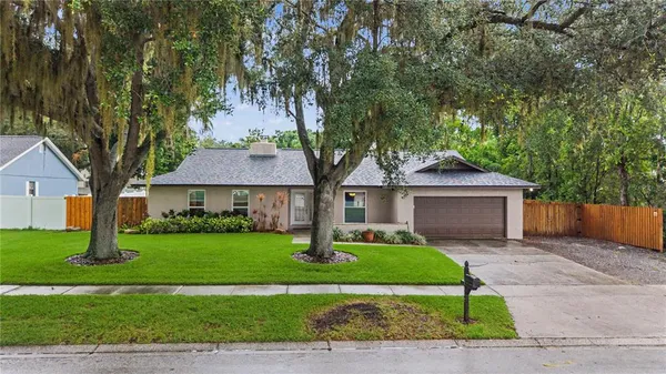 $449,000 | 1112 Lakemont Drive, Valrico, FL 33594