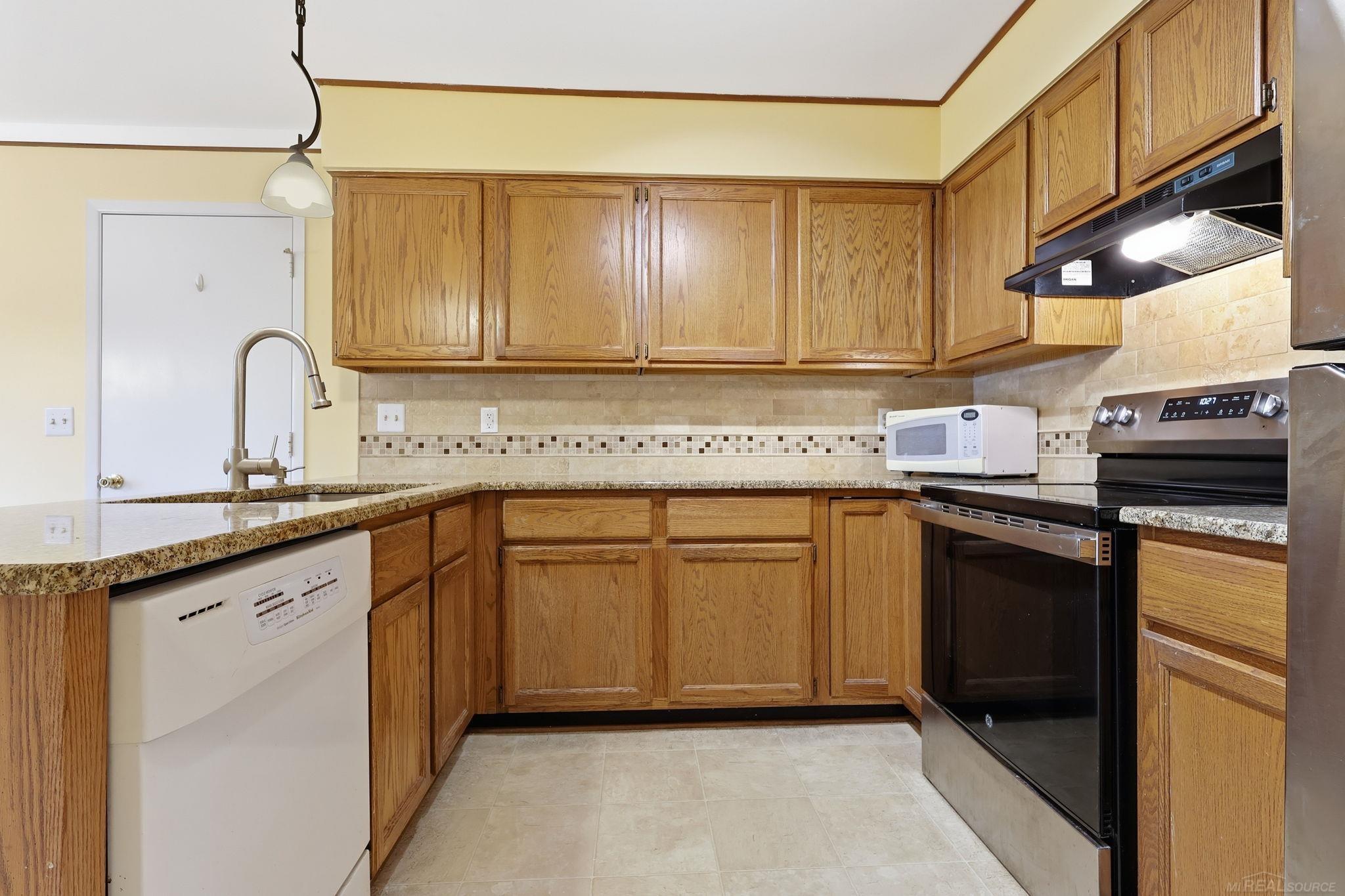 521 Tennyson Rochester Hills, MI 48307 - Photo 16 of 22