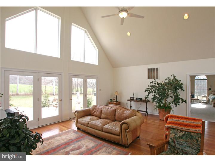 1174 State Road Lincoln University, PA 19352 - Photo 8 of 25 Family Room