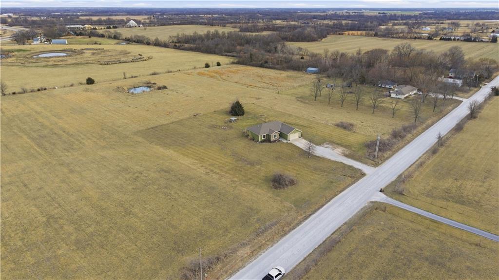 27805 Walker Road Harrisonville, MO 64701 - Photo 4 of 36