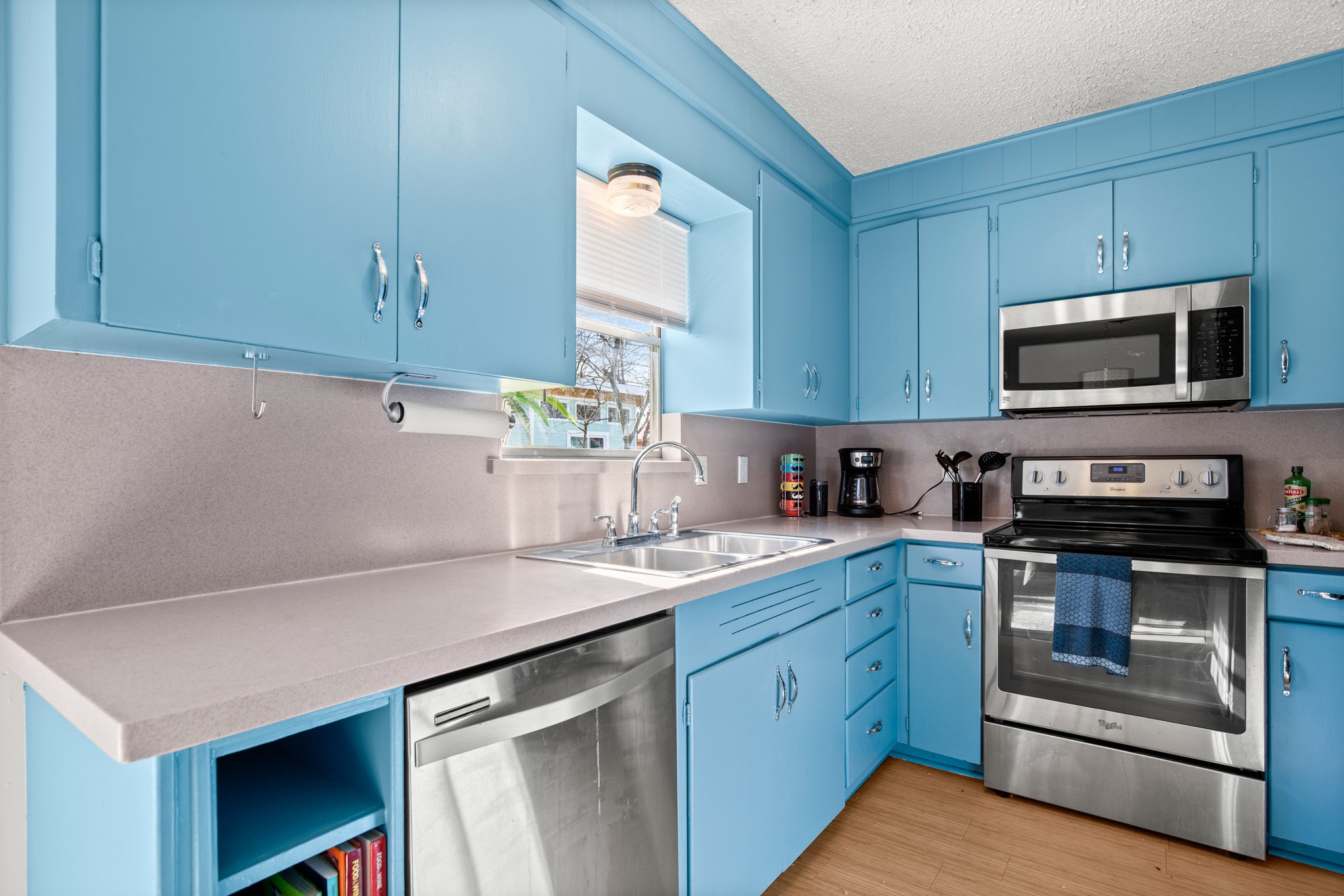 6907 Miranda Drive Austin, TX 78752 - Photo 2 of 19