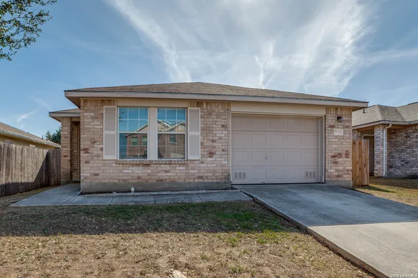 $1,300 | 9734 Crescent Moon, San Antonio, TX 78245