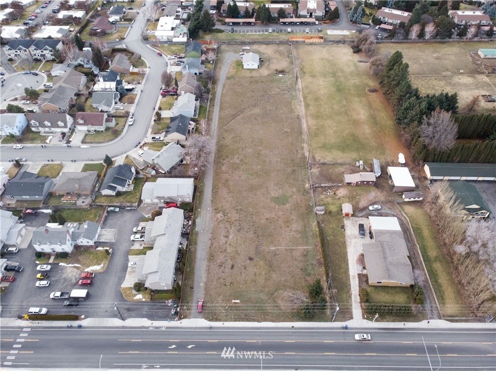 1415 Maple Street Wenatchee, WA 98801 - Photo 2 of 12 a view of a city