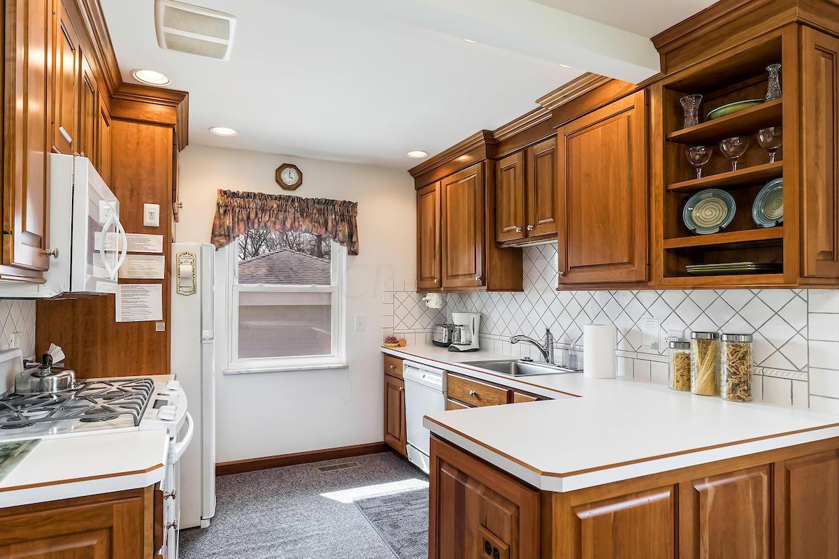 3095 Derby Road Columbus, OH 43221 - Photo 4 of 30