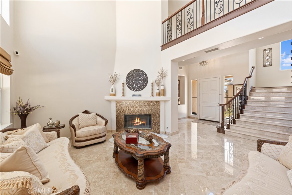 10140 Jacaranda Court Rancho Cucamonga, CA 91737 - Photo 14 of 70 Spacious living room