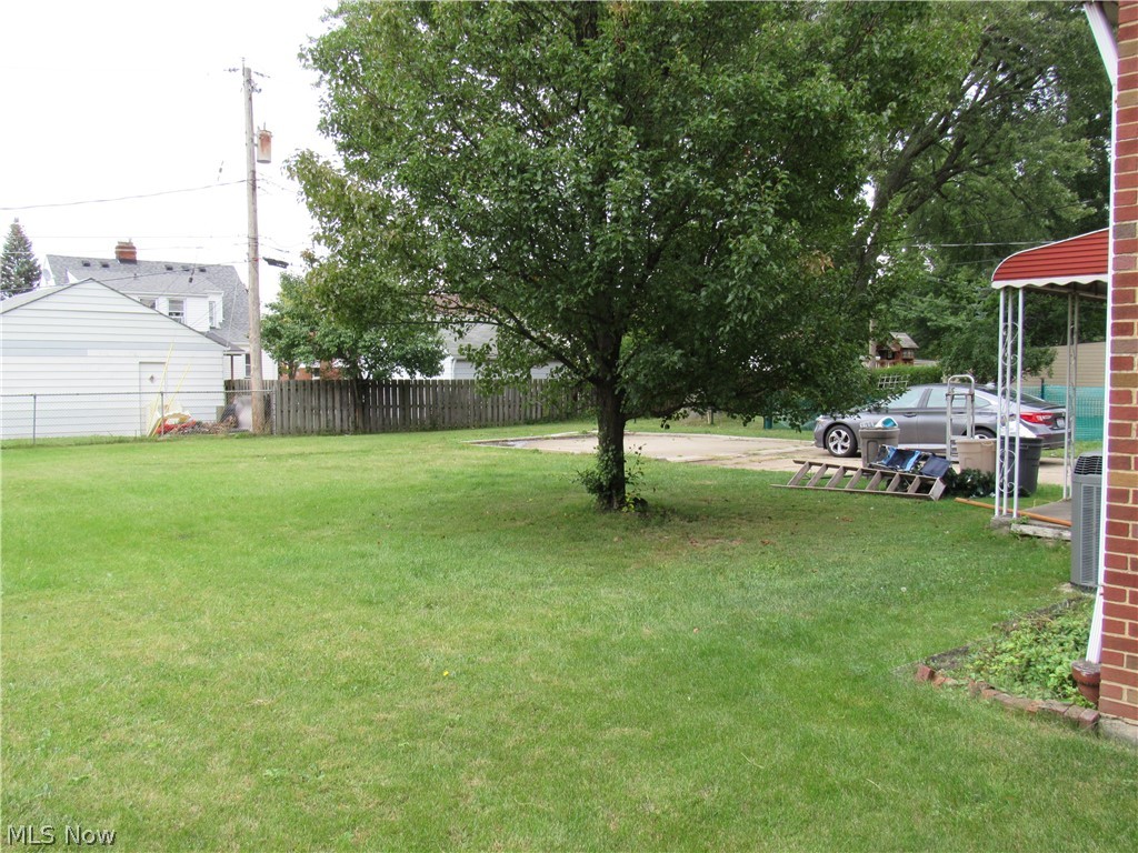 8002 West Ridgewood Drive Cleveland, OH 44129 - Photo 5 of 29