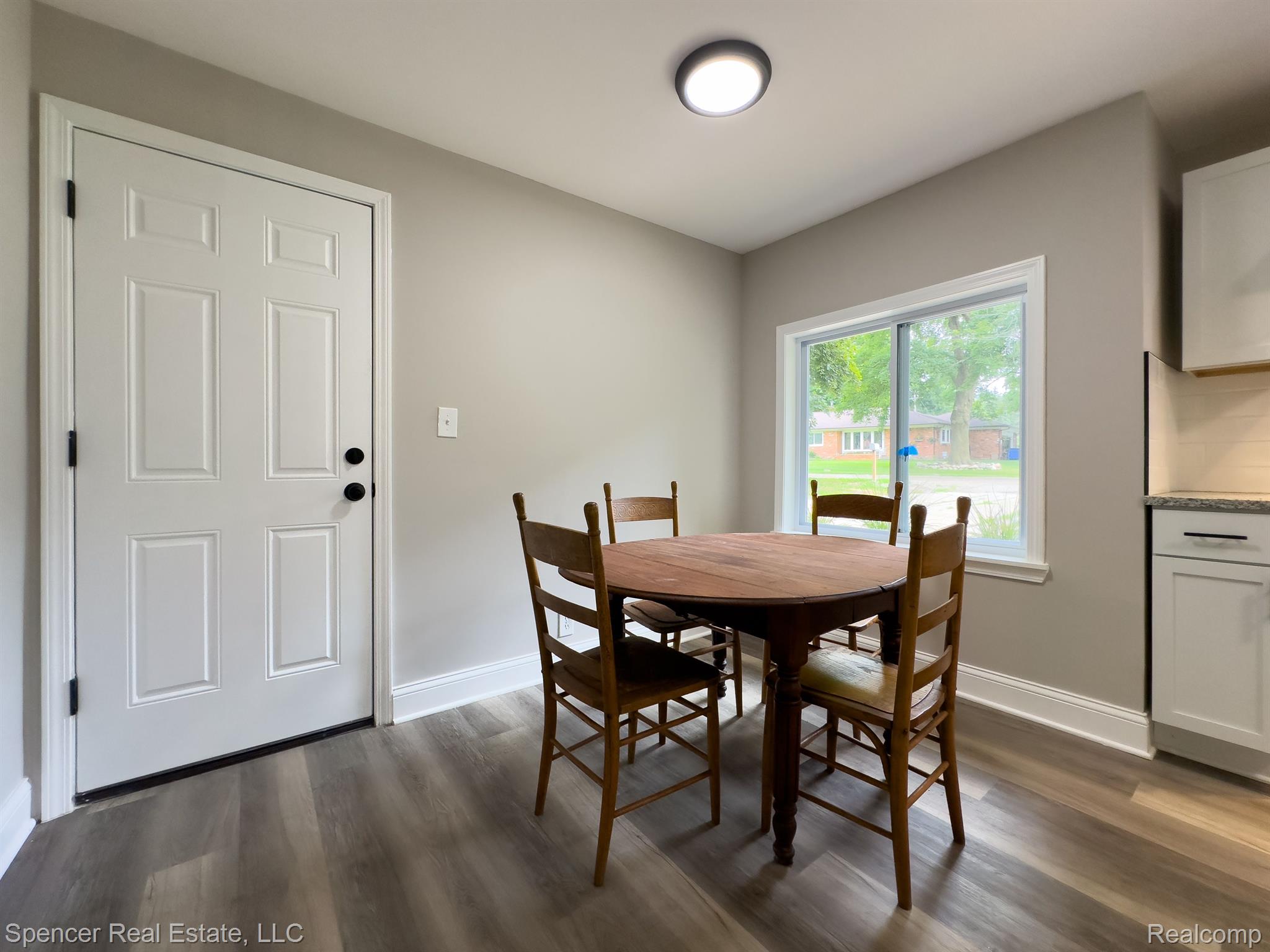 2155 Highfield Road Waterford, MI 48329 - Photo 5 of 13 Eat-in Kitchen