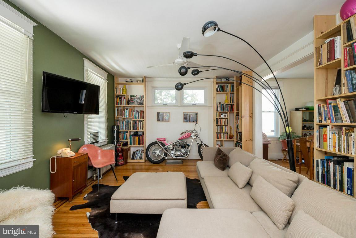 312 Radnor Road Baltimore, MD 21212 - Photo 5 of 30 Living Room