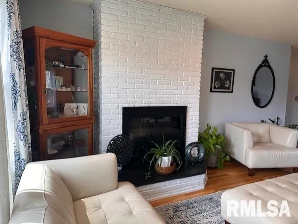 $229,900 | 2 Mary Lane, Jacksonville, IL 62650