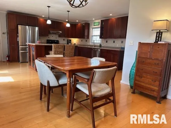 $229,900 | 2 Mary Lane, Jacksonville, IL 62650