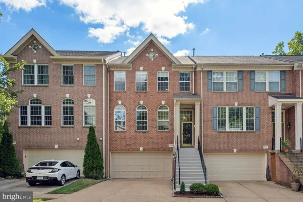 $3,400 | 20650 Muddy Harbor Square, Sterling, VA 20165