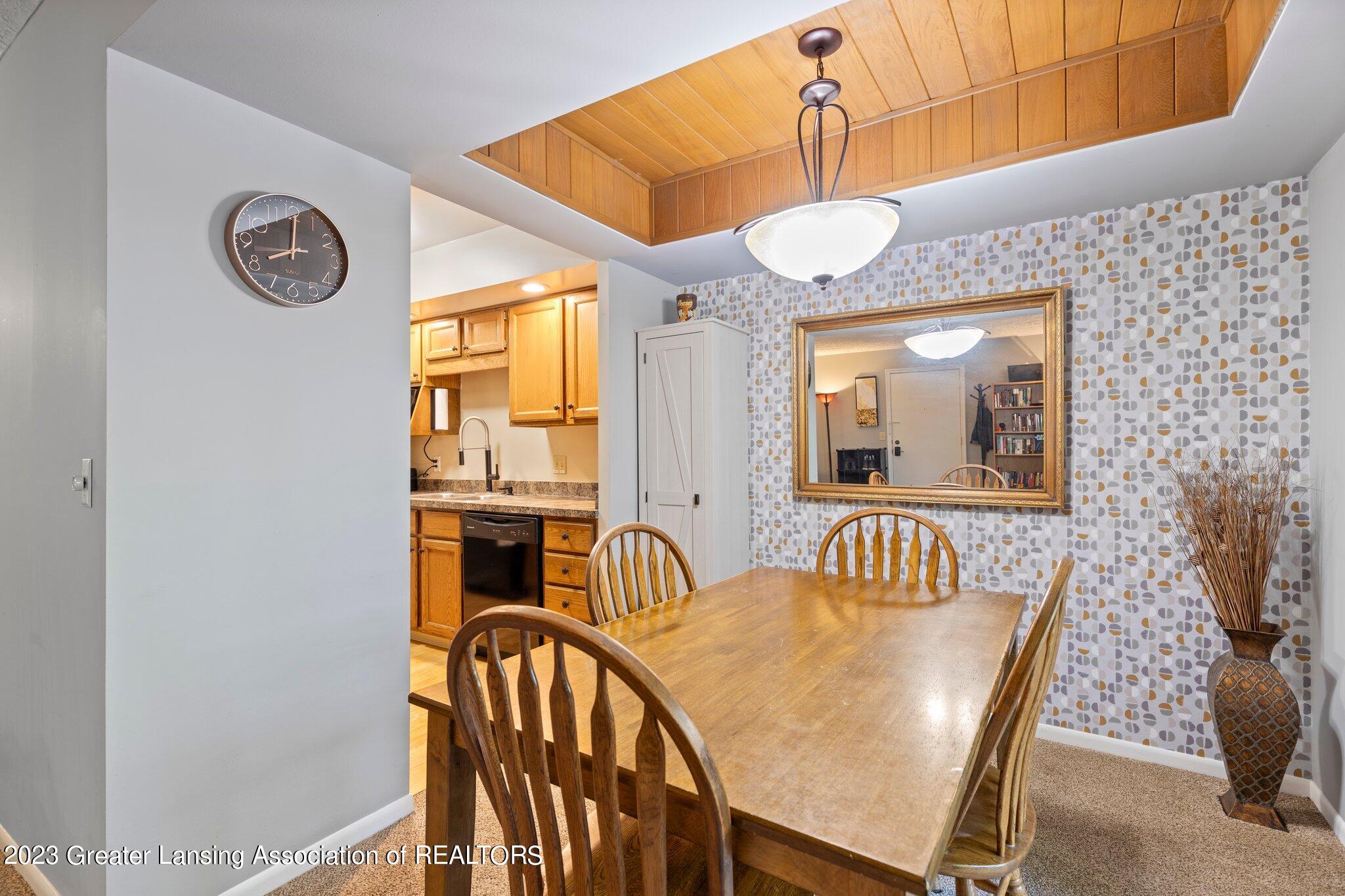 205 East Jolly Road, Unit 2 Lansing, MI 48910 - Photo 7 of 21 Dining area
