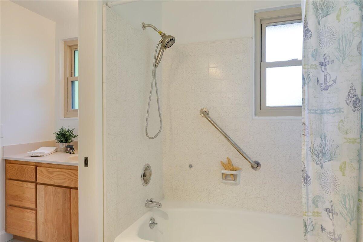 5726 Encina Road, Unit 1 Goleta, CA 93117 - Photo 15 of 36 Bath