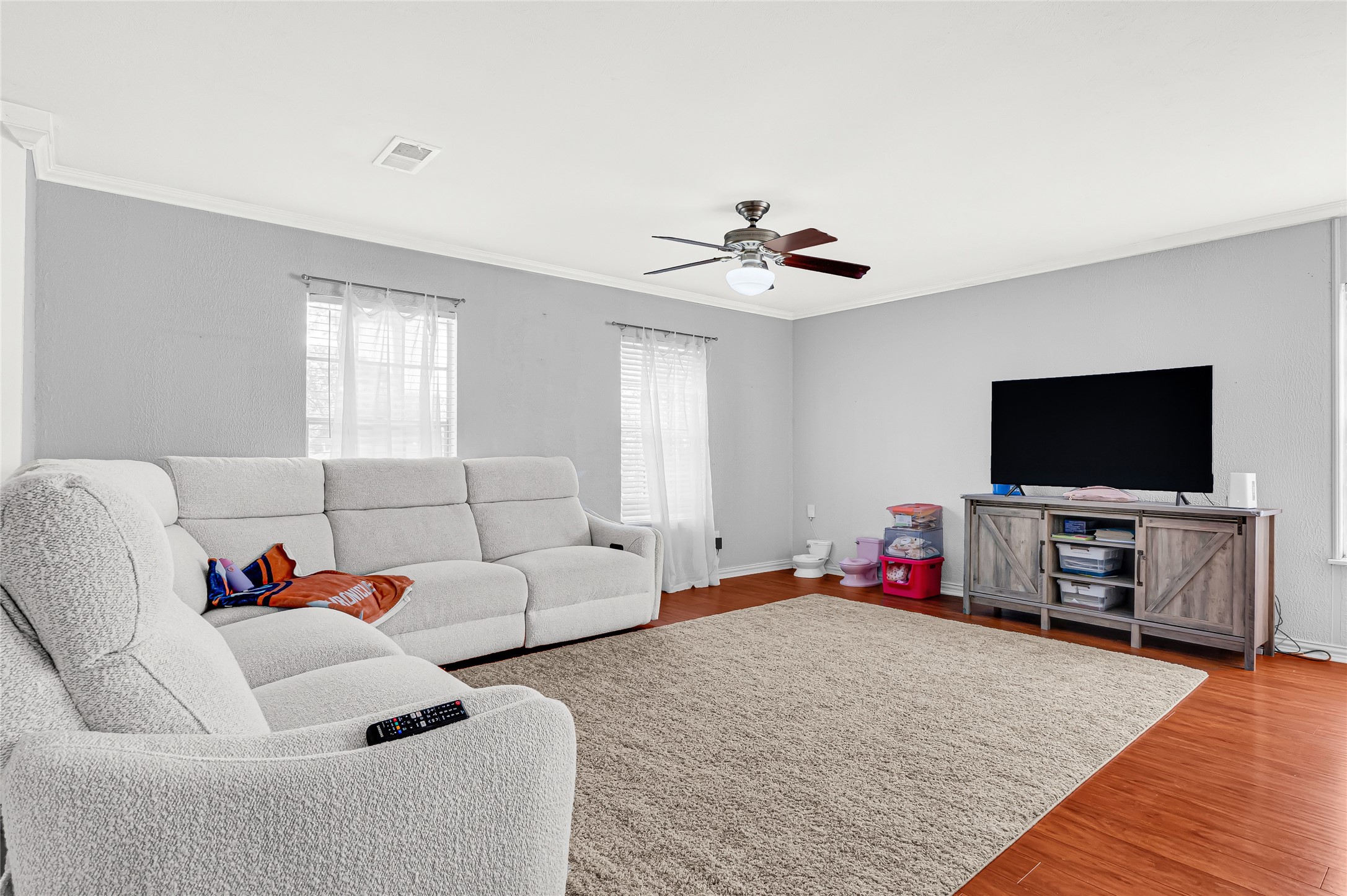 23419 Bayleaf Drive Spring, TX 77373 - Photo 4 of 23 Living area.
