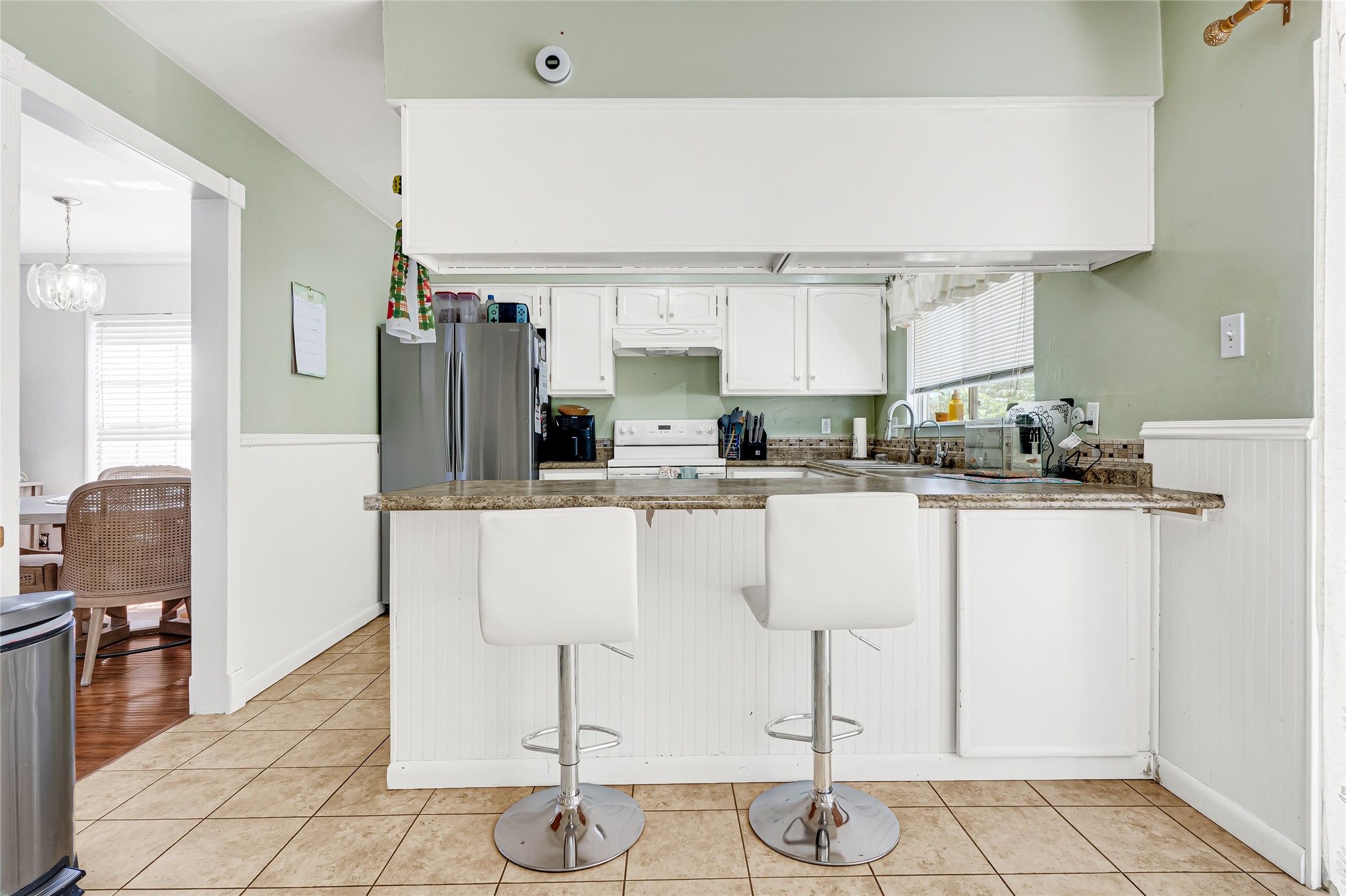 23419 Bayleaf Drive Spring, TX 77373 - Photo 6 of 23 Kitchen with breakfast bar.